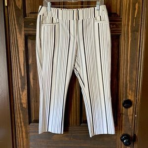 New York & Company black & white capri size 4